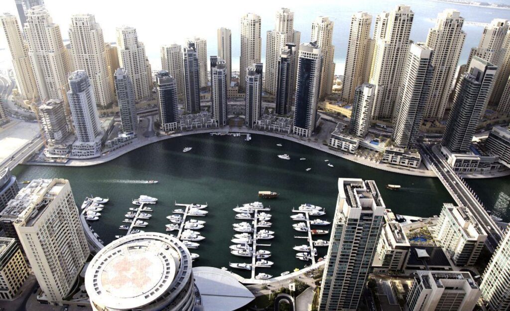 Know These Steps to Get a Business License in Dubai uae dubai debt economy